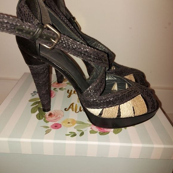 Stuart Weitzman heels - Picture 3 of 12